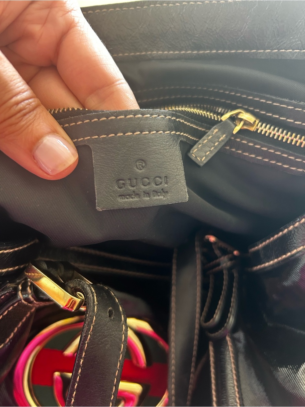 Gucci Black Shoulder Bag with Gold and Red Logo - Picture 4 of 11
